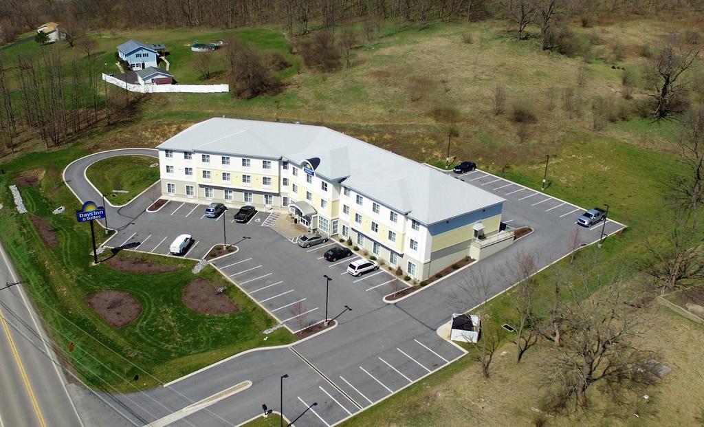 Days Inn & Suites By Wyndham Алтуна Екстер'єр фото