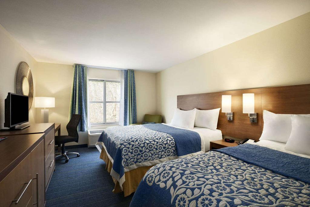 Days Inn & Suites By Wyndham Алтуна Екстер'єр фото