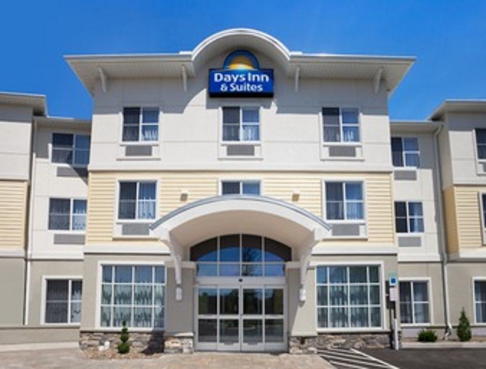 Days Inn & Suites By Wyndham Алтуна Екстер'єр фото